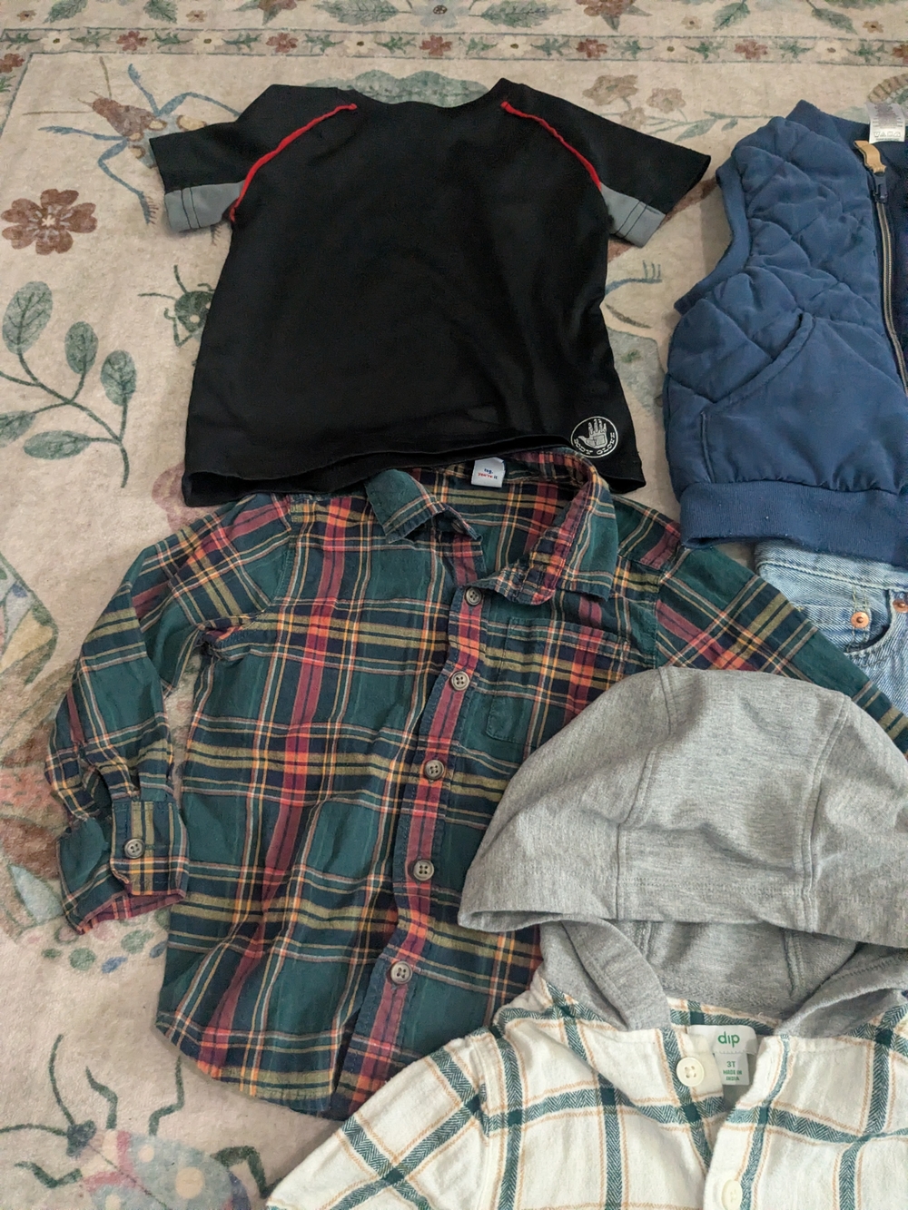 Lot Of Boys Clothes Size 3T - Picture 3 of 6